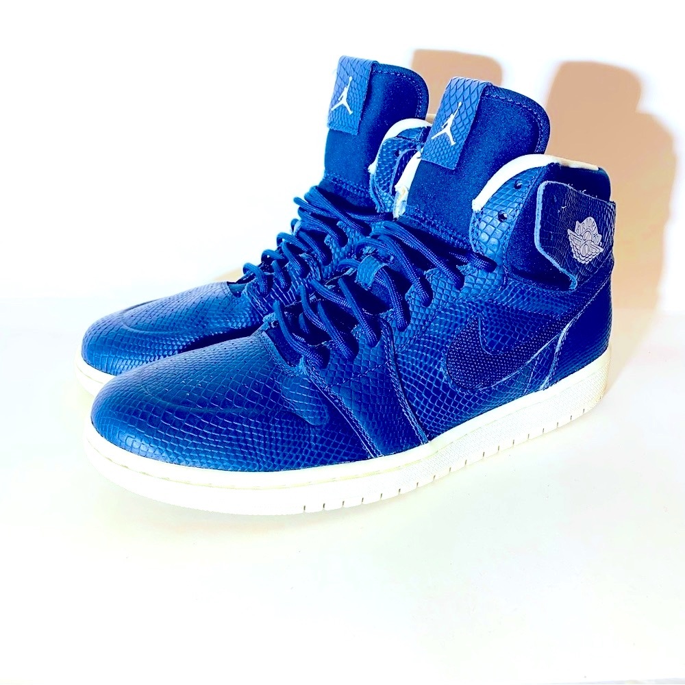 NIKE AIR JORDANS 1